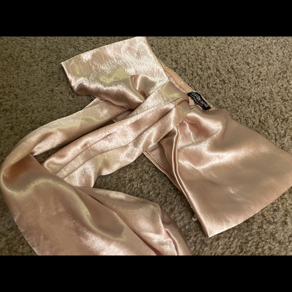 Fashion Nova cute tie top champagne !!!